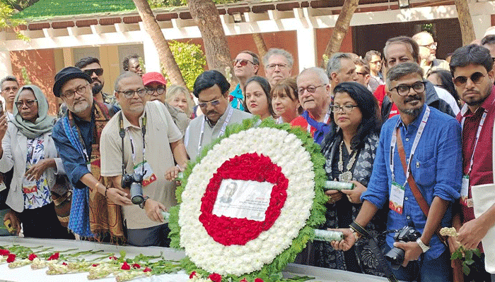জাতির পিতার সমাধিতে ১১৪ দেশের ২০০ চিত্রশিল্পীর শ্রদ্ধা