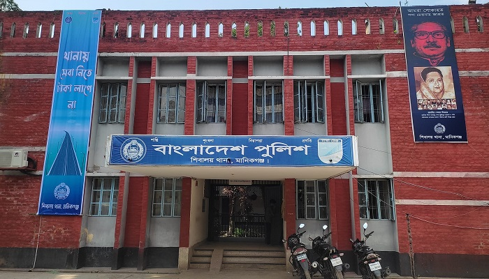 শিবালয়ে এক রাতে দুই বাড়িতে চুরি