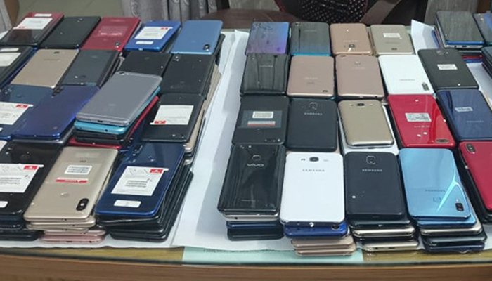 চোরাই মোবাইল ফোন কেনাবেচা, গ্রেপ্তার ২০