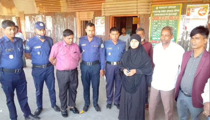 যাত্রী সেজে ট্রেনের টিকিট কালোবাজারি ধরলেন ইউএনও, ৩ মাসের দণ্ড