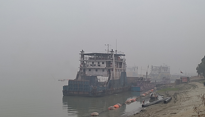 পাটুরিয়া-দৌলতদিয়ায় মধ্য রাত থেকে ফেরি বন্ধ