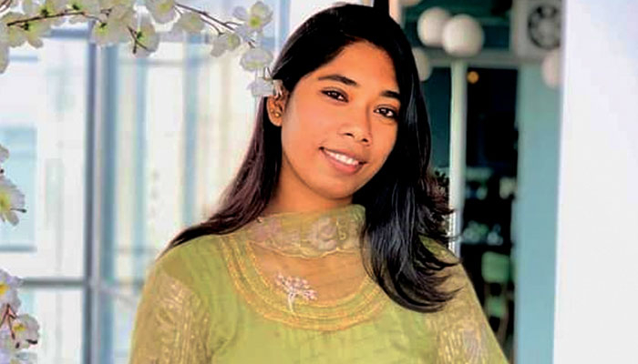 সব বাধা পেরিয়ে এগিয়ে যেতে চাই