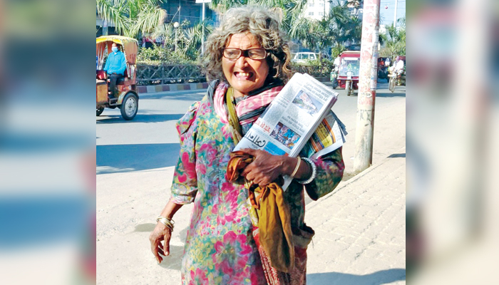 রাজশাহীর একমাত্র নারী হকার খুকি অসুস্থ