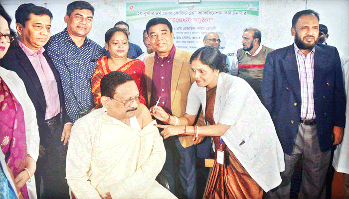 বুস্টারই পায়নি ৬২ শতাংশ, করোনার চতুর্থ ডোজ শুরু