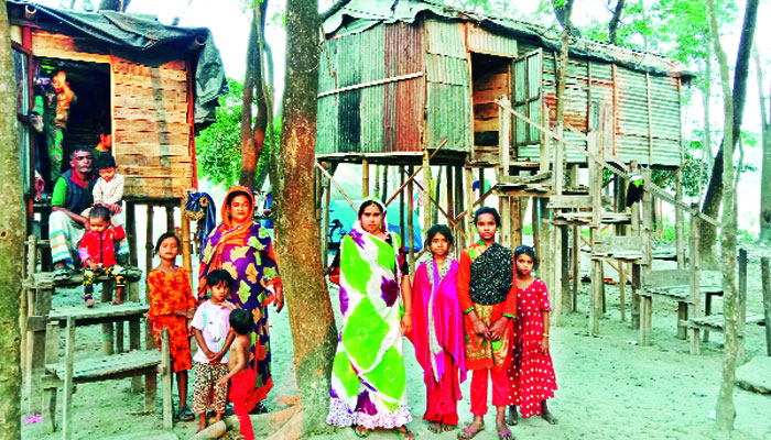 'ঠান্ডায় কষ্ট, বালবাচ্চার কাফড় নাই'