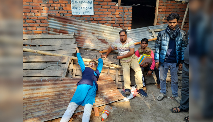উচ্ছেদ অভিযানে গেলেন ম্যাজিস্ট্রেট, শুয়ে পড়লেন ‘দখলদার’