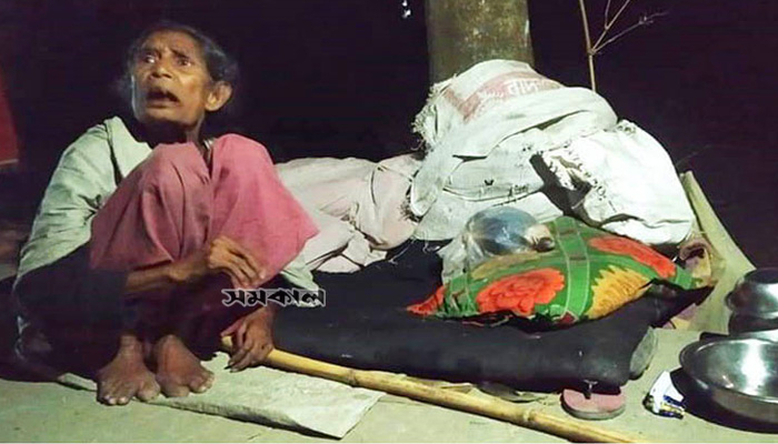 বৃদ্ধা মাকে বের করে দেন সন্তান-পুত্রবধূরা, রাস্তায় পড়ে ছিলেন ৪৮ ঘণ্টা