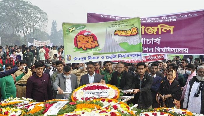 শহীদদের স্মৃতিতে চাঁবিপ্রবি উপাচার্যের শ্রদ্ধা