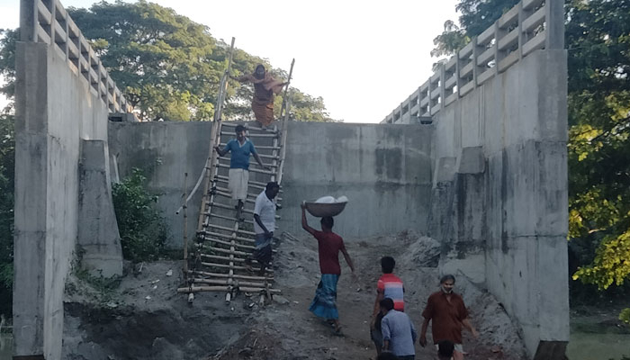 দুই বছরেও হয়নি সংযোগ সড়ক