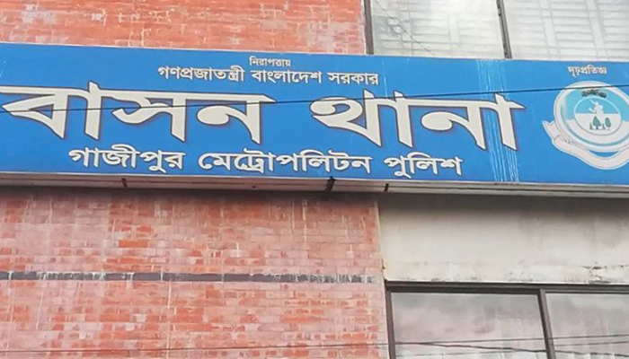 কুরিয়ার থেকে ইয়াবা আনতে গিয়ে কারবারি গ্রেপ্তার
