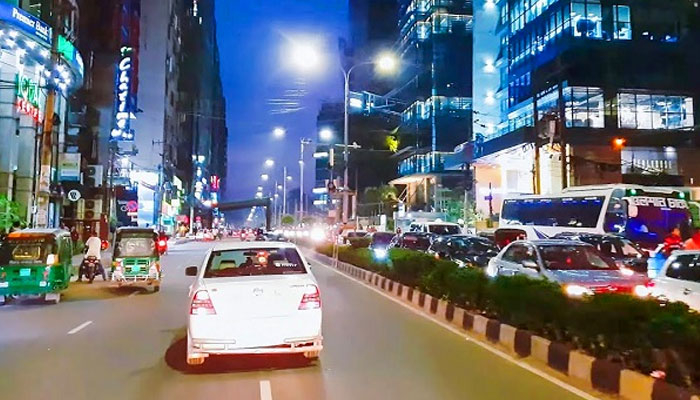 গুলশান-বনানীতে যান চলাচলে পুলিশের নিয়ন্ত্রণ আরোপ