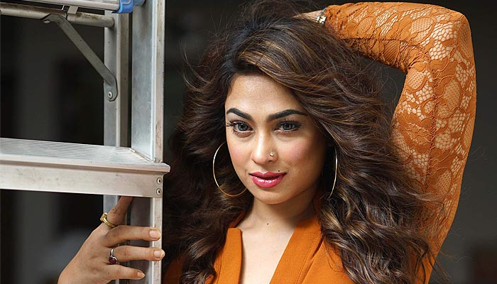 নায়িকা পপি ফিরছেন