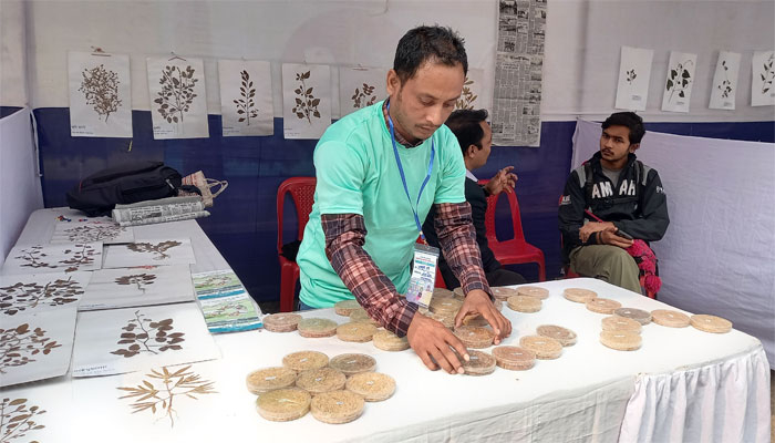এক প্রদর্শনীতে চার অঞ্চলের ধান, শাকসবজি, ঔষধি গাছ