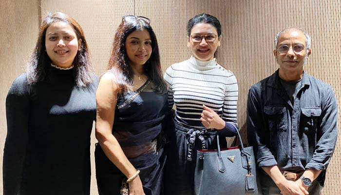 সুষমার 'আইসিইউ' দেখতে আসেন জয়া ও ভাবনারা