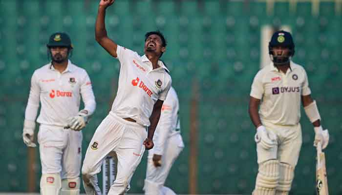 তাইজুল-মিরাজের ঘূর্ণি সামলে প্রথমদিন ভারতের