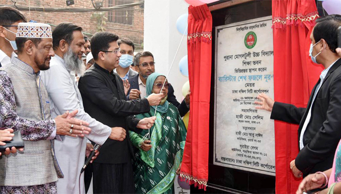 মোগলটুলী উচ্চ বিদ্যালয়ে চারতলা ভবনের ভিত্তিপ্রস্তর স্থাপন করলেন মেয়র তাপস