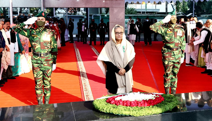 স্বদেশ প্রত্যাবর্তন দিবসে বঙ্গবন্ধুর প্রতিকৃতিতে প্রধানমন্ত্রীর শ্রদ্ধা স্বদেশ প্রত্যাবর্তন দিবসে বঙ্গবন্ধুর প্রতিকৃতিতে প্রধানমন্ত্রীর শ্রদ্ধা