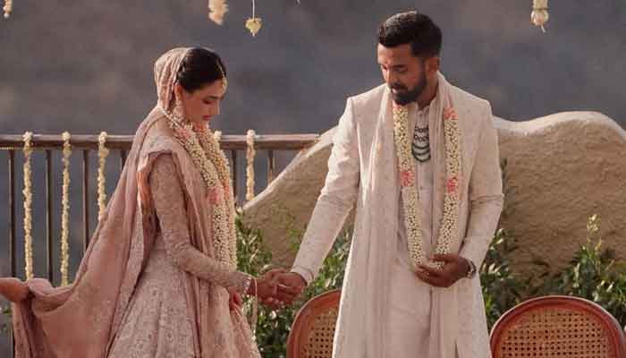 বিয়ে সারলেন রাহুল-আথিয়া বিয়ে সারলেন রাহুল-আথিয়া