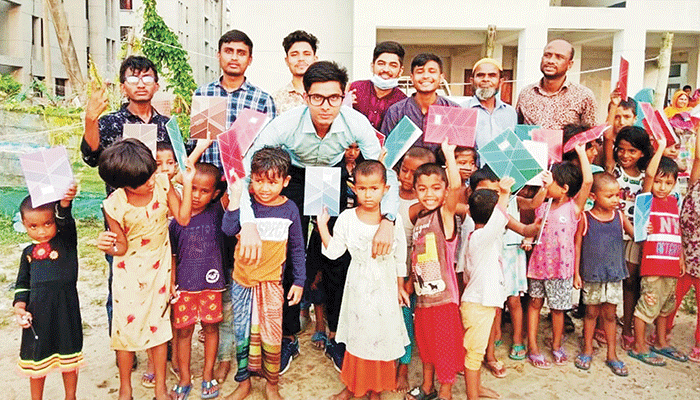 দিনবদলে 'ফুটন্ত কিশোর ক্লাব' দিনবদলে 'ফুটন্ত কিশোর ক্লাব'
