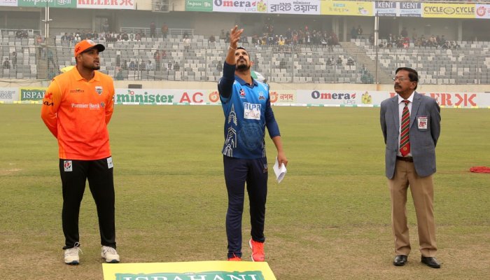 খুলনাকে ব্যাটিংয়ে পাঠাল নাসিরের ঢাকা খুলনাকে ব্যাটিংয়ে পাঠাল নাসিরের ঢাকা