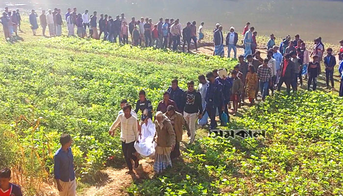 গরু ডাকাতি হল রাতে, সকালে মিলল যুবকের হাত-পা বাঁধা লাশ গরু ডাকাতি হল রাতে, সকালে মিলল যুবকের হাত-পা বাঁধা লাশ