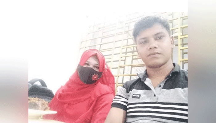 বিয়ের দাবিতে ১৪ দিন অবস্থানের পর মিলল স্ত্রীর স্বীকৃতি