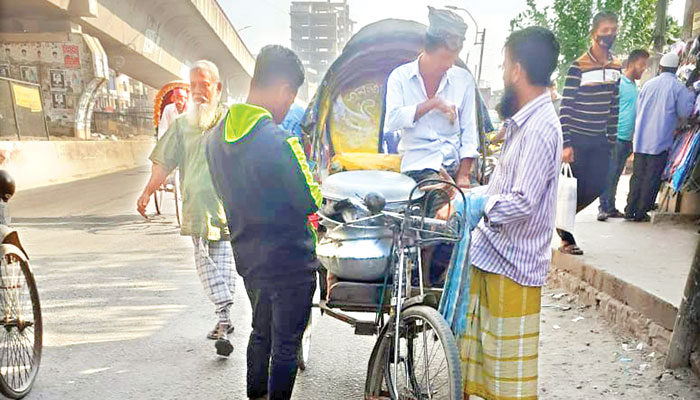 পণ্যবাহী যান বের হলেই শাহাদাত বাহিনীর থাবা
