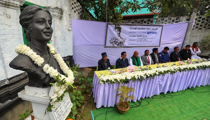 শ্রদ্ধা-ভালোবাসায় সুচিত্রা সেনকে স্মরণ