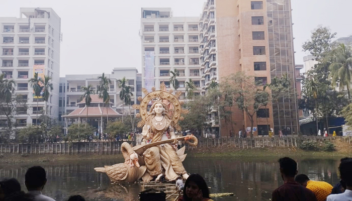 সরস্বতী পূজা উদযাপিত হচ্ছে