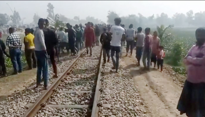 ট্রেনে কাটা পড়ে মা-মেয়ের মৃত্যু, ৪ ঘণ্টা পর মারা গেল ছেলেও