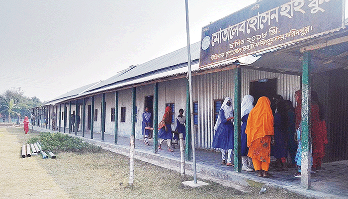 সিন্ধু সেচে মুক্তার খোঁজে