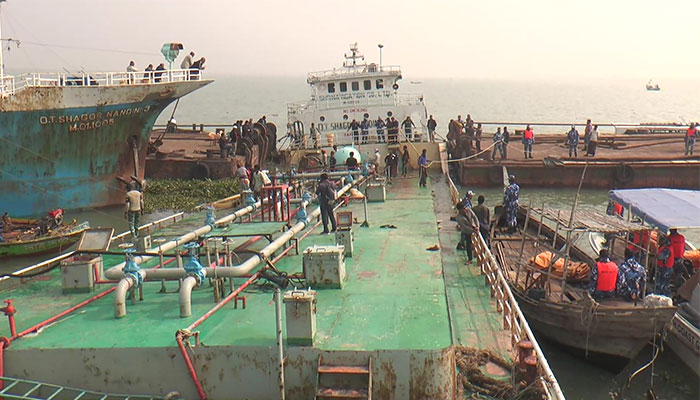 মেঘনায় তেল নিয়ে ডুবে যাওয়া ট্যাঙ্কার সাত দিন পর উদ্ধার