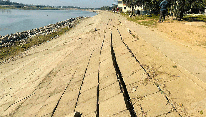 তীর রক্ষার প্রকল্প রক্ষা করবে কে?