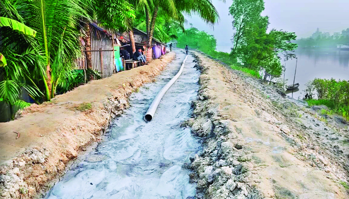 মাটির বদলে বালু, দেখেনি পাউবো