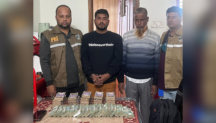চট্টগ্রামে টাকা হাতিয়ে রাজশাহীতে আত্মগোপন, বাবা-ছেলে গ্রেপ্তার