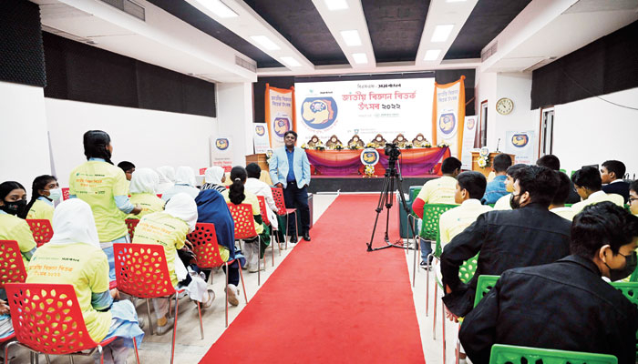 শুধু উৎসব নয়, যেন বিতার্কিকদের মিলনমেলা