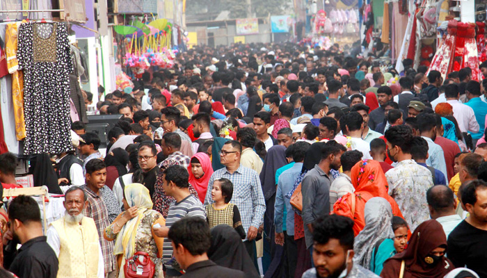 বাণিজ্য মেলায় শেষ শুক্রবারে সাড়ে ৩ লাখ ক্রেতা-দর্শনার্থী