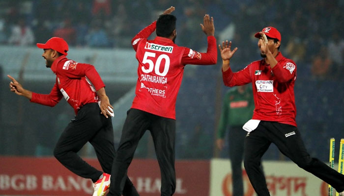 পারলেন না নাসির, ছুটছে সাকিবদের জয়রথ