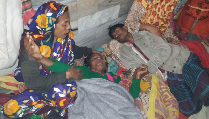 খুলনা মেডিকেলের ফটক থেকে নবজাতক চুরি