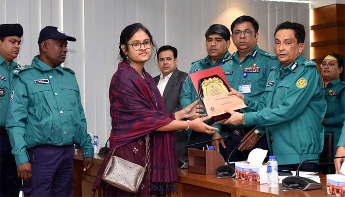 সন্তান যেন মাদকের সঙ্গে সম্পৃক্ত না হয়, বখাটের সঙ্গে বন্ধুত্ব না করে