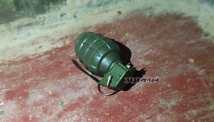 উখিয়ায় ক্যাম্পে গ্রেনেড সদৃশ বস্তু, গুলিবিদ্ধ রোহিঙ্গা উদ্ধার