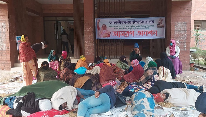 জাবিতে আমরণ অনশনের দ্বিতীয় দিনে ৯ জন অসুস্থ