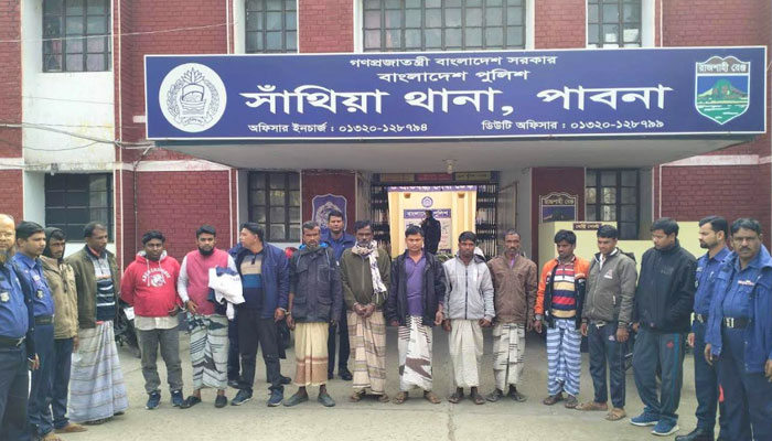 অভিযানে গ্রেপ্তার ১২ জুয়াড়ি