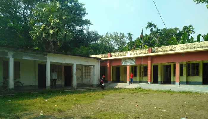 প্রধান শিক্ষককে পিটিয়ে হাসপাতালে পাঠালেন সহকারী শিক্ষক