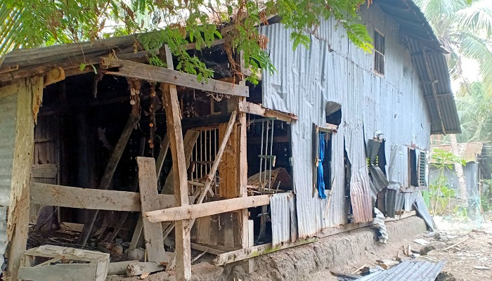 ধর্ম নিয়ে কটূক্তির অভিযোগে বাড়িঘর ভাঙচুর
