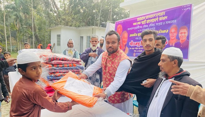 ছাত্রলীগের প্রতিষ্ঠাবার্ষিকী উপলক্ষে মুলাদীতে কম্বল বিতরণ