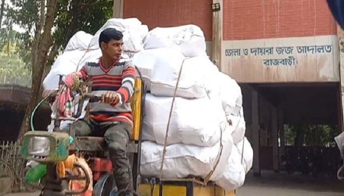 রাজবাড়ী আদালতের ৩২ মণ নথি কেজি দরে বিক্রি!