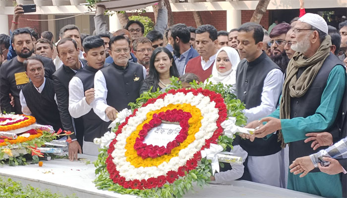 বঙ্গবন্ধুর সমাধিতে গাইবান্ধা-৫ আসনের নবনির্বাচিত এমপির শ্রদ্ধা