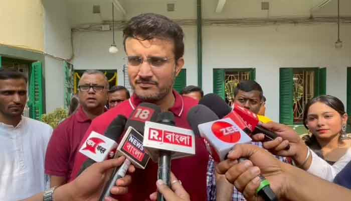 সৌরভের বাড়িতে বাগদেবীর আরাধনা, দিলেন অঞ্জলি