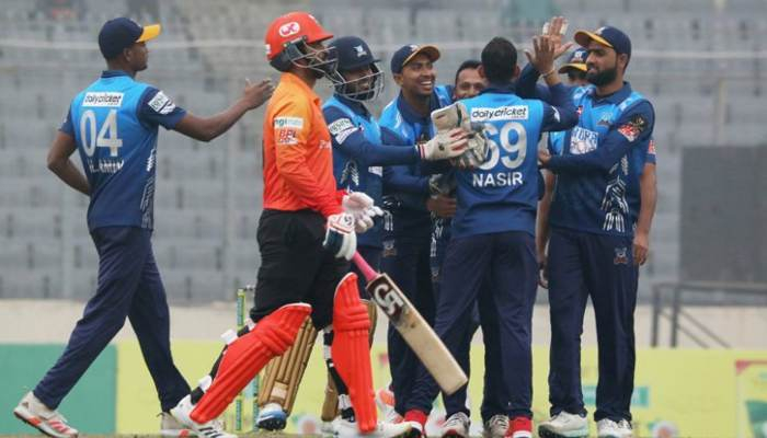 শেষ ওভারে তামিমের খুলনাকে হারাল নাসিরের ঢাকা